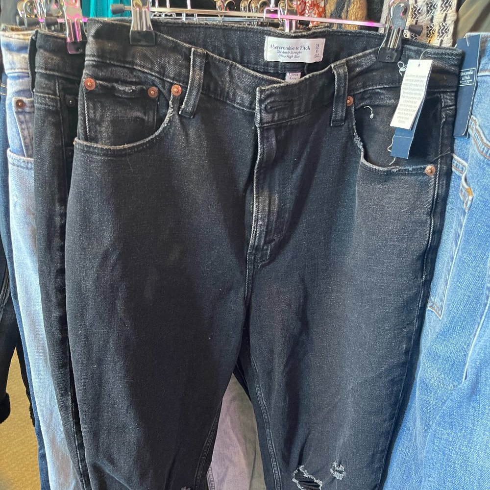 Brand New Abercrombie Ankle Straight Ultra High Rise Curve Love Jeans